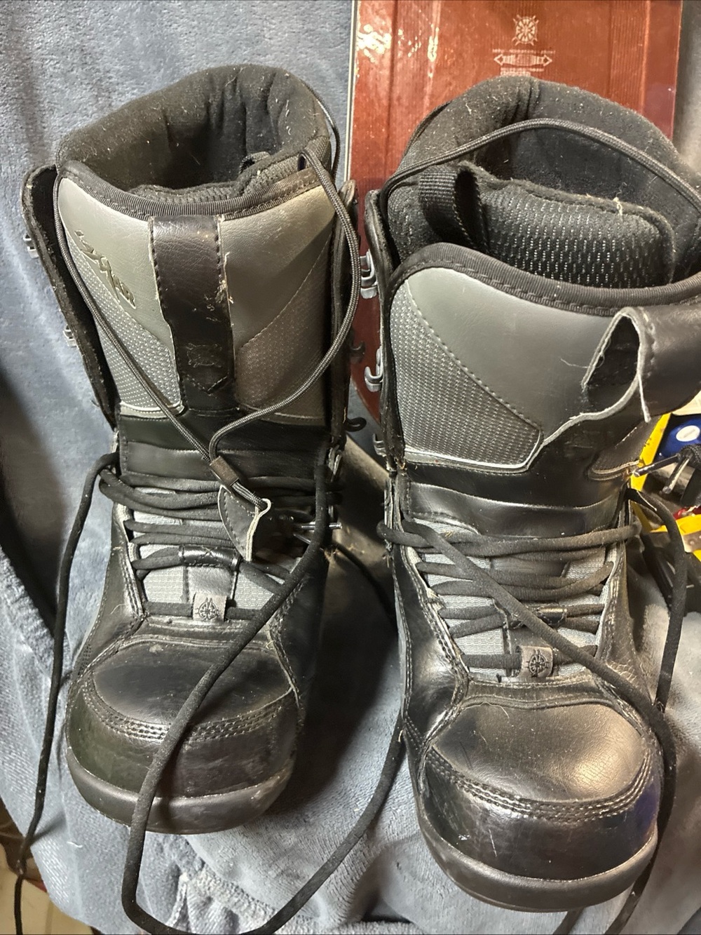 Lamar Snowboard Boots Men's Size 9 US Black Gray Traditional Lace Up